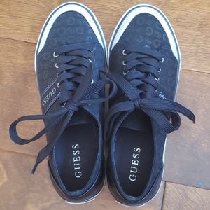 Women's size 7.5 black Guess sneaker